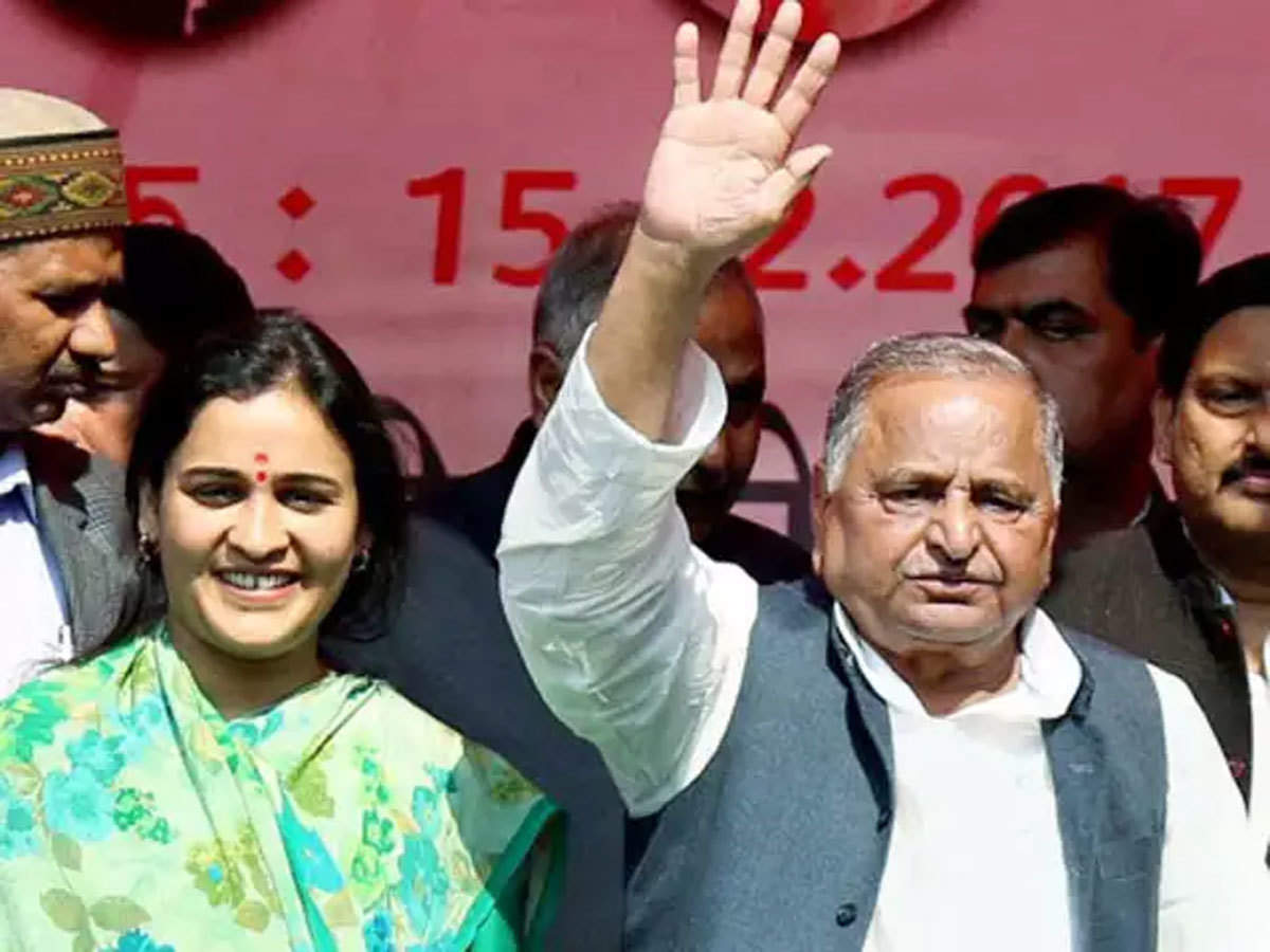 Mulayam Singhs Daughter In Law Aparna Yadav Joins Bjp Naye News